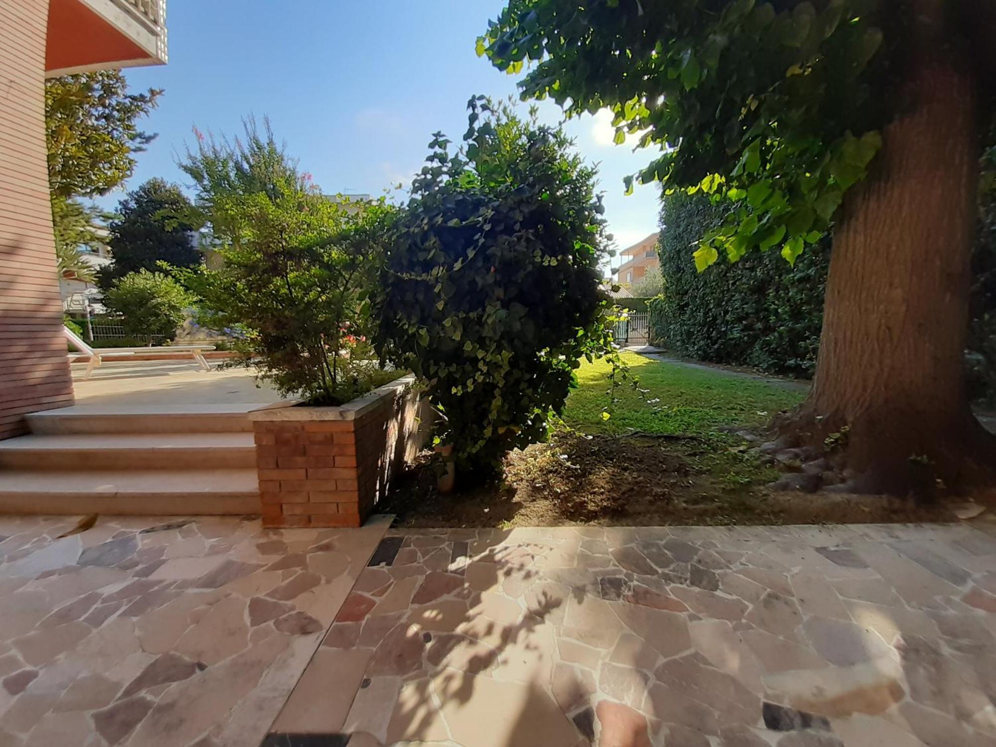 Bed and Breakfast La Gran Dama Roseto Degli Abruzzi Exterior foto