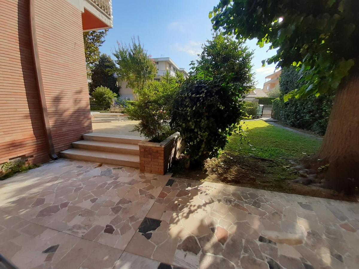 Bed and Breakfast La Gran Dama Roseto Degli Abruzzi Exterior foto